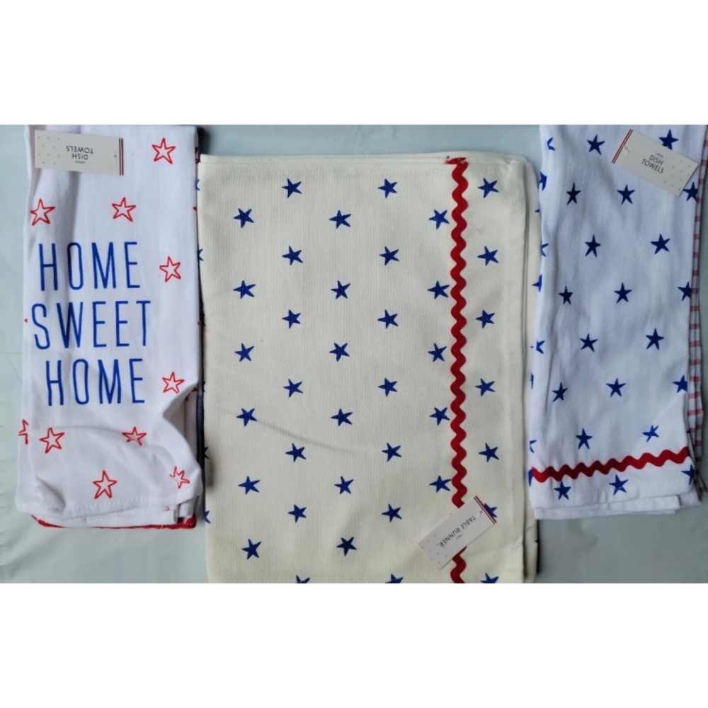 Bullseye Playground Summer Patriotic Tablerunner & 4 Dish Towel Lot July 4th